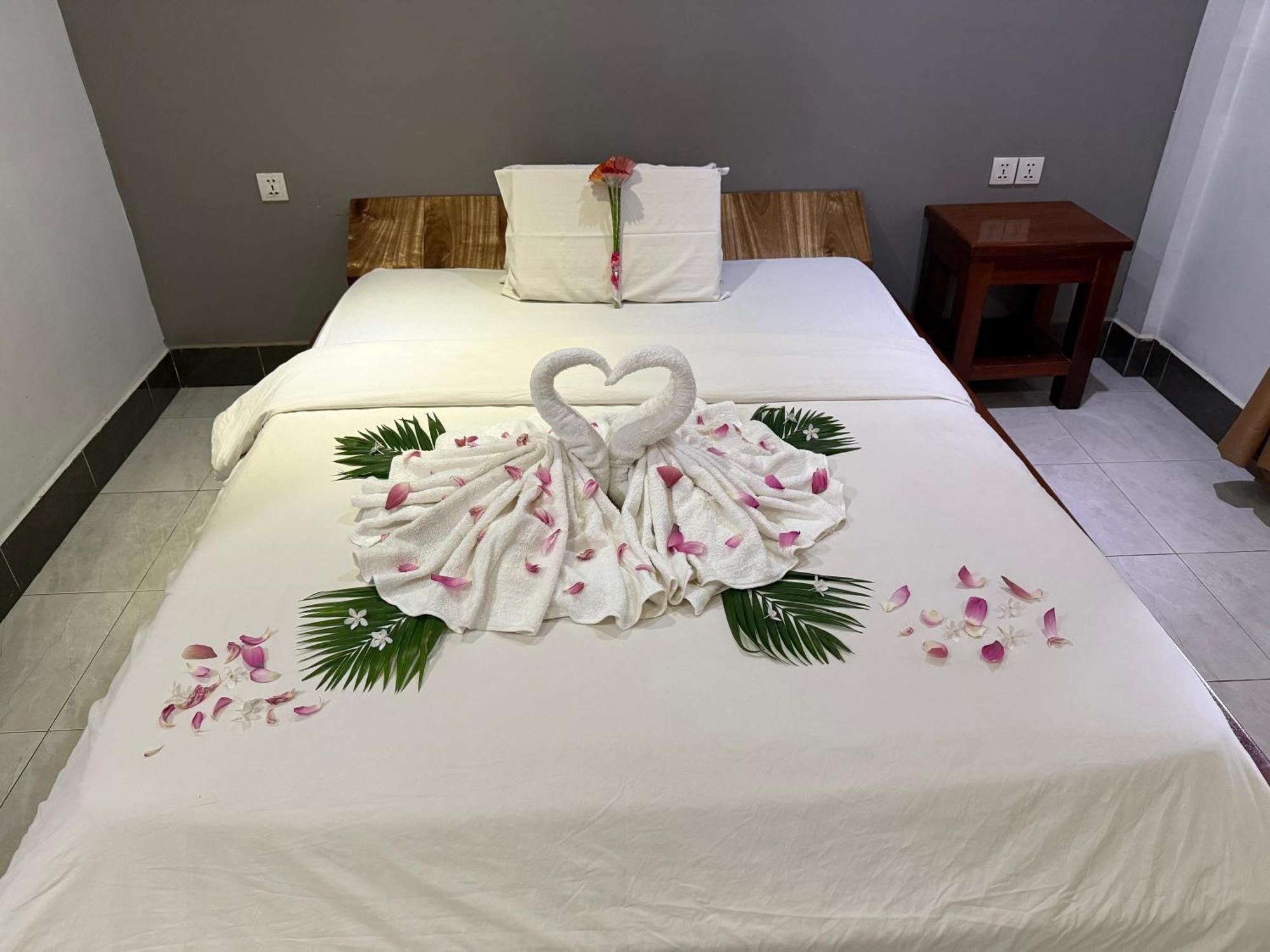 Neakru Guesthouse&Restaurant Kampot Extérieur photo