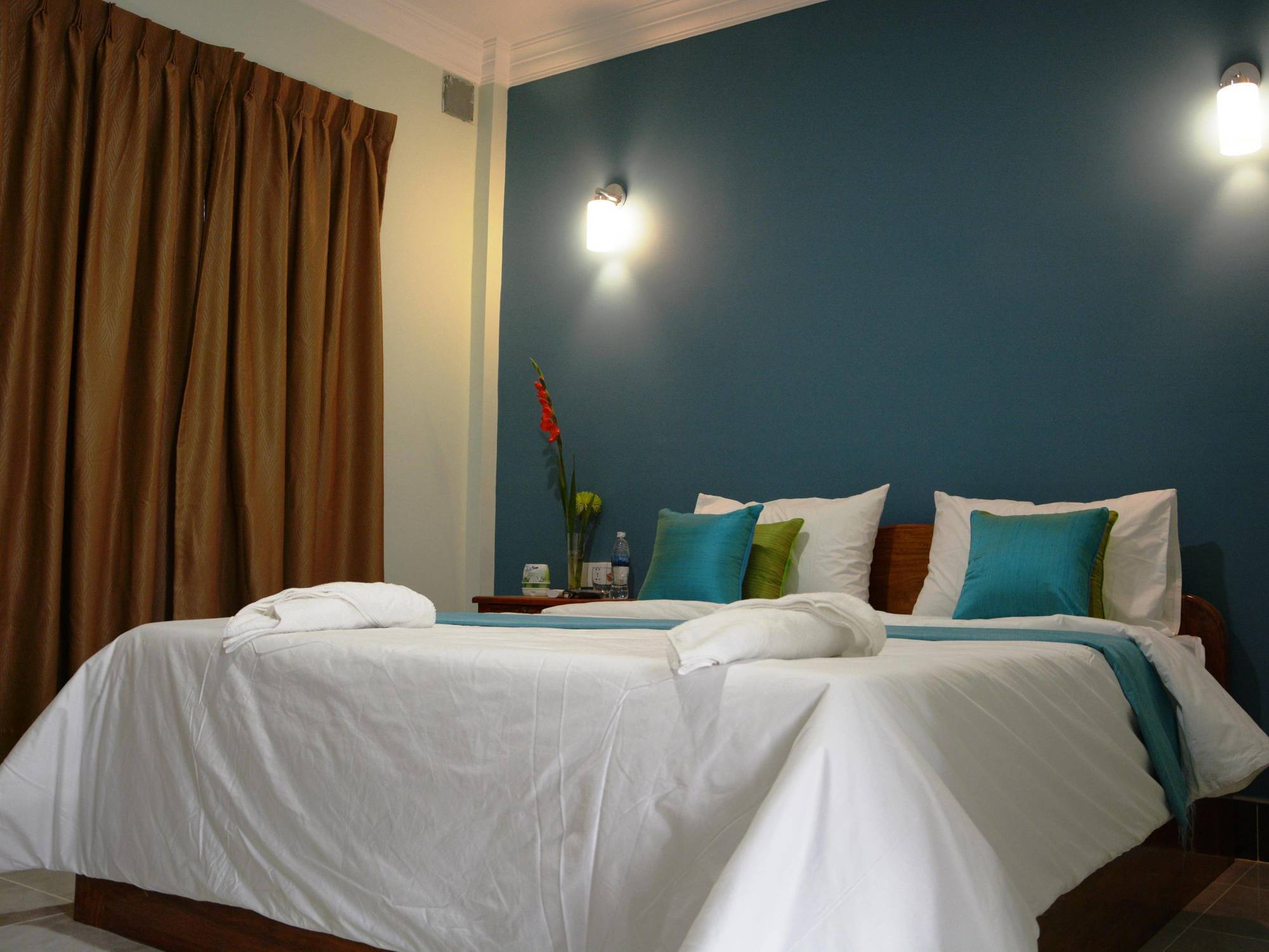 Neakru Guesthouse&Restaurant Kampot Extérieur photo